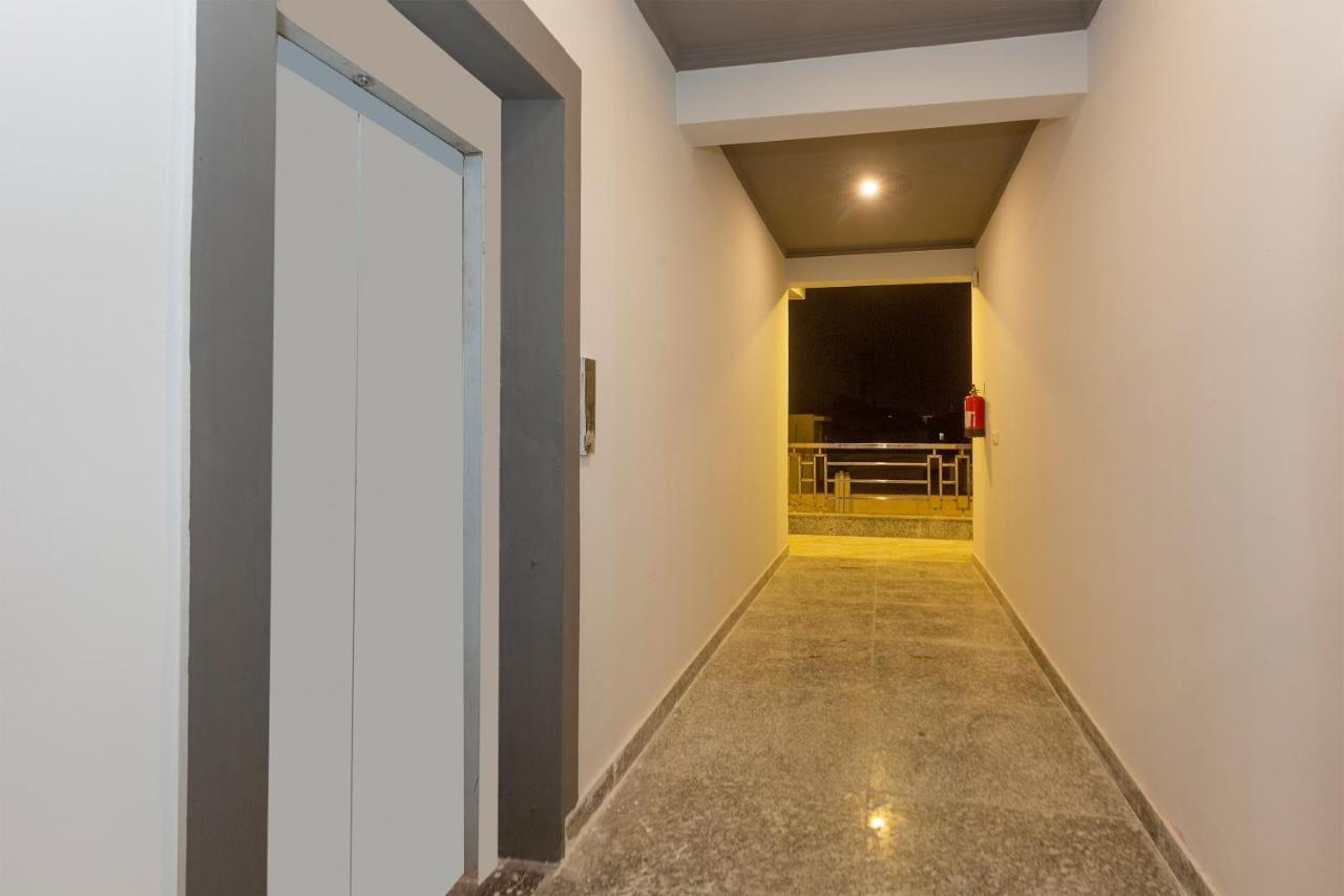 נאווי מומבאי Oyo 78245 Collection O Hotel Crown Inn מראה חיצוני תמונה