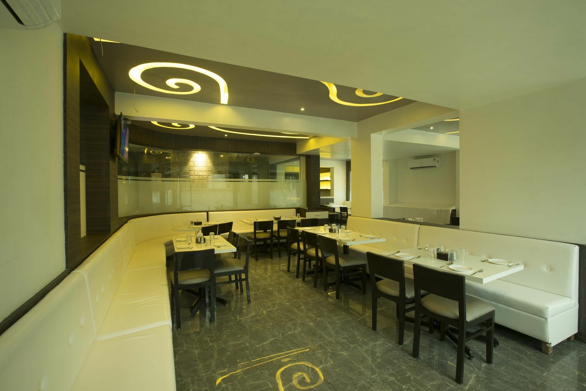 נאווי מומבאי Oyo 78245 Collection O Hotel Crown Inn מראה חיצוני תמונה