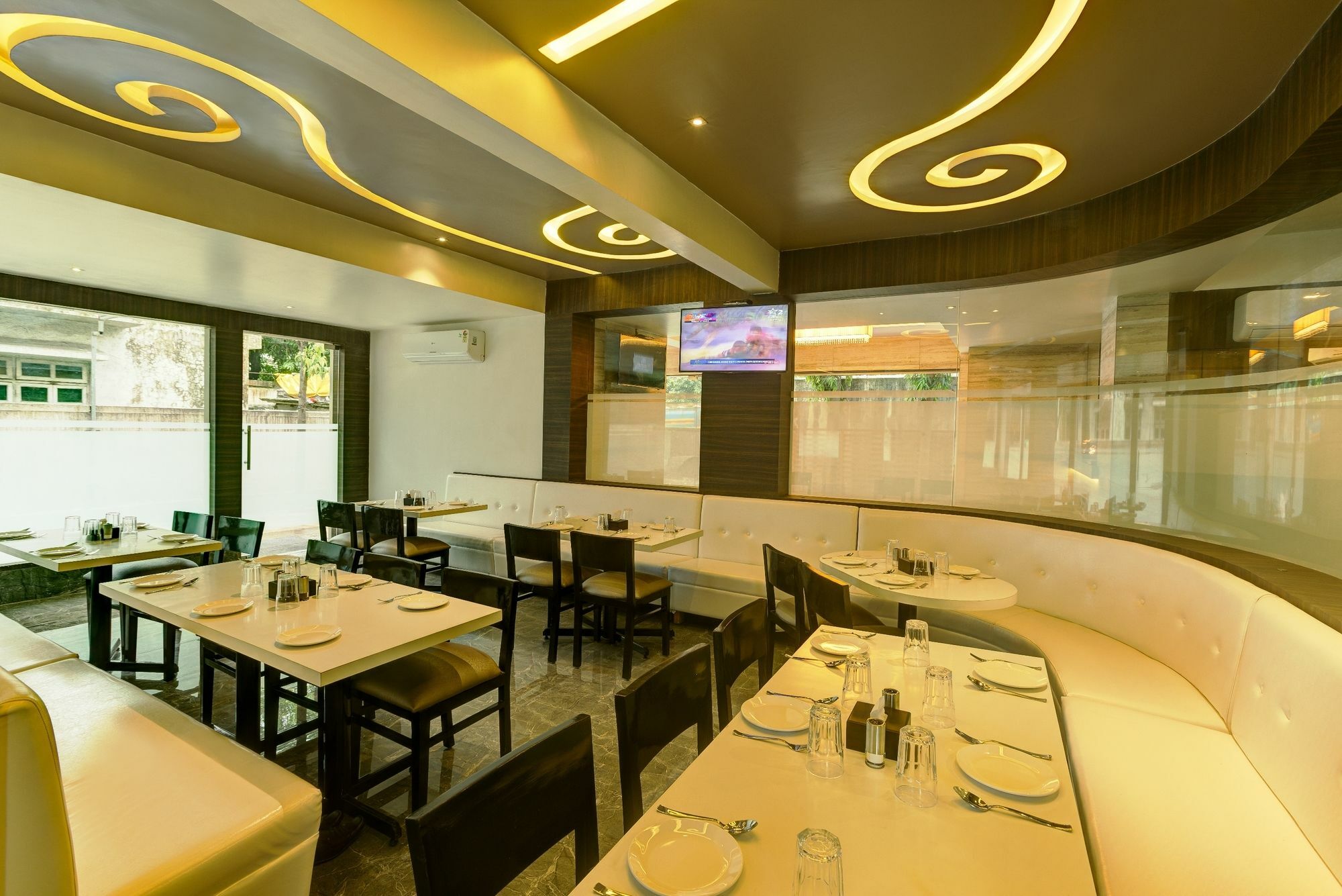 נאווי מומבאי Oyo 78245 Collection O Hotel Crown Inn מראה חיצוני תמונה