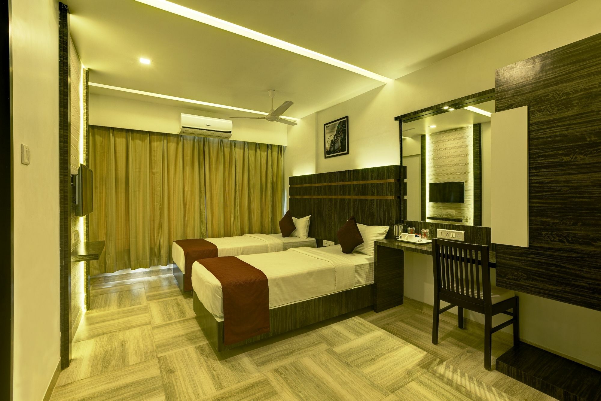 נאווי מומבאי Oyo 78245 Collection O Hotel Crown Inn מראה חיצוני תמונה