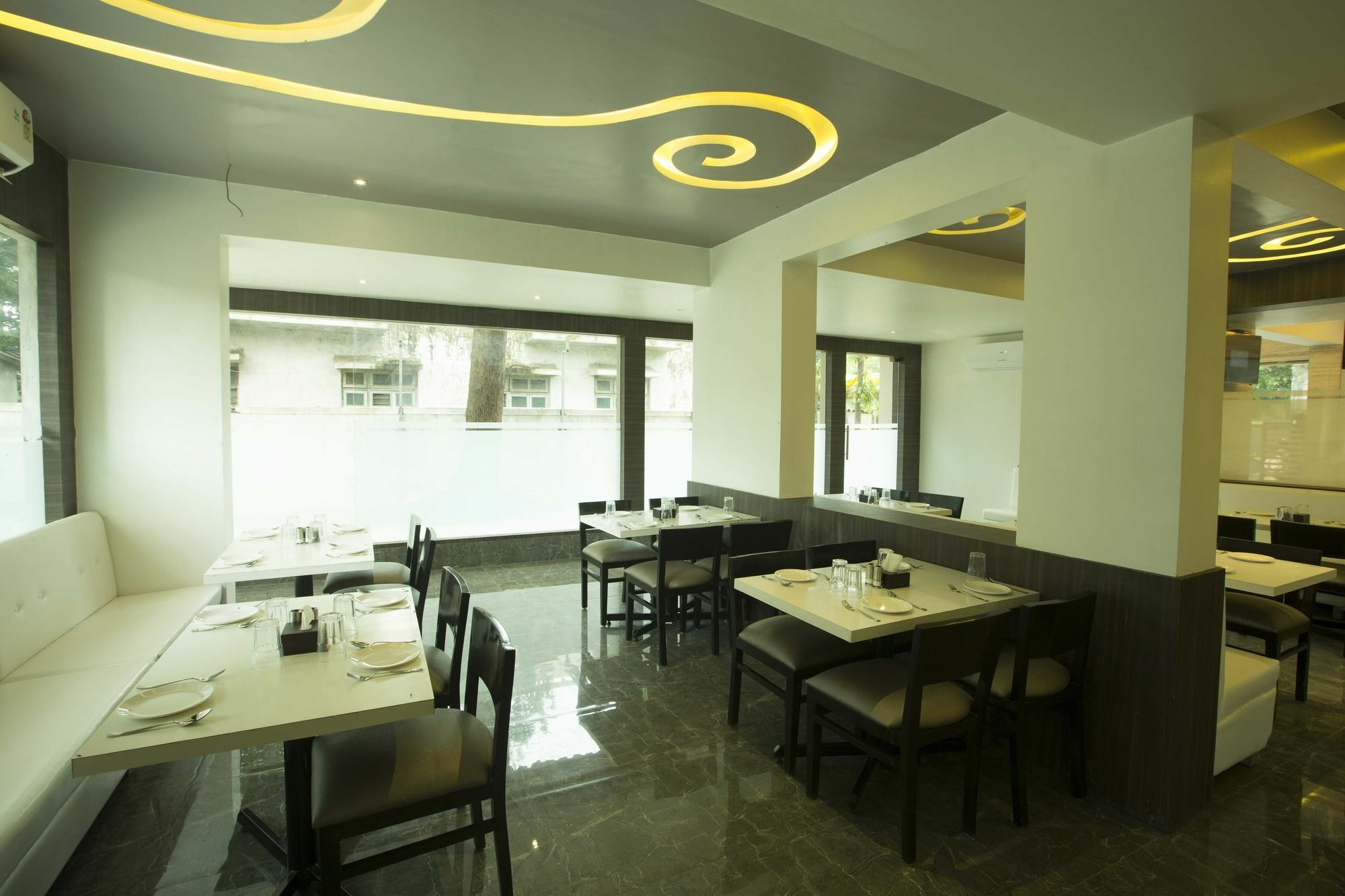 נאווי מומבאי Oyo 78245 Collection O Hotel Crown Inn מראה חיצוני תמונה