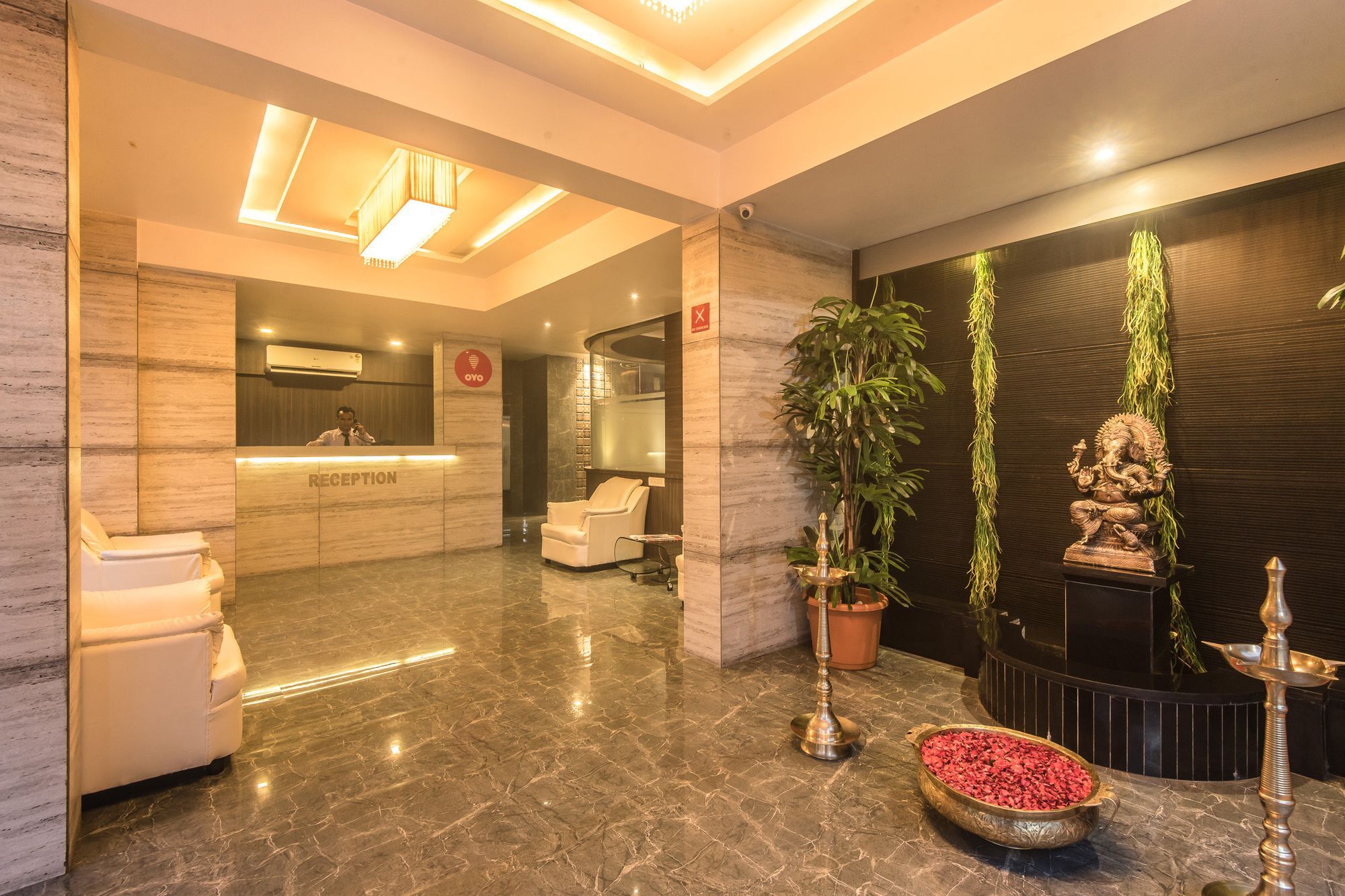נאווי מומבאי Oyo 78245 Collection O Hotel Crown Inn מראה חיצוני תמונה