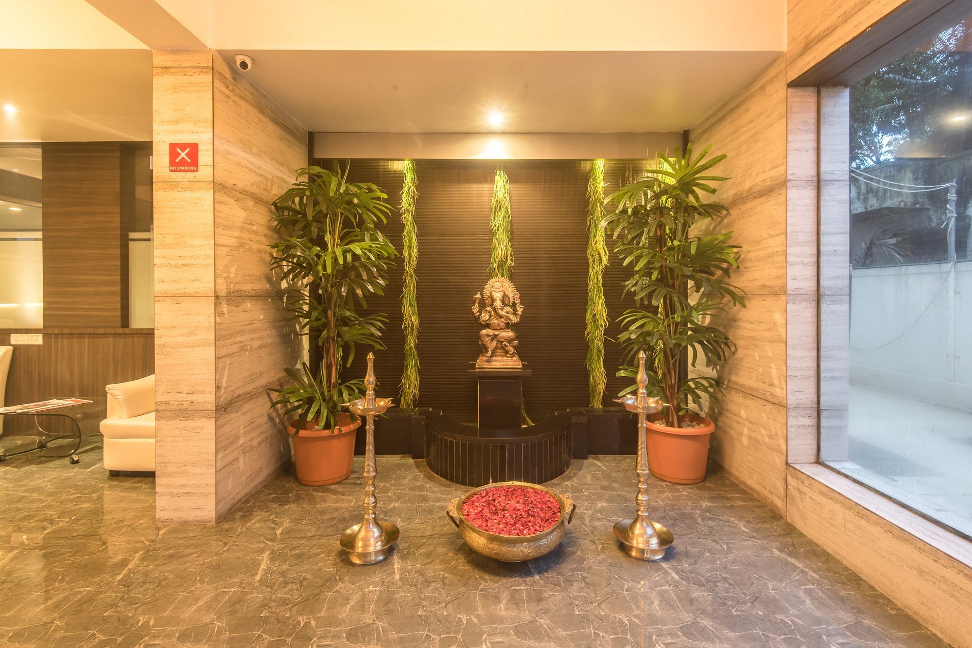 נאווי מומבאי Oyo 78245 Collection O Hotel Crown Inn מראה חיצוני תמונה
