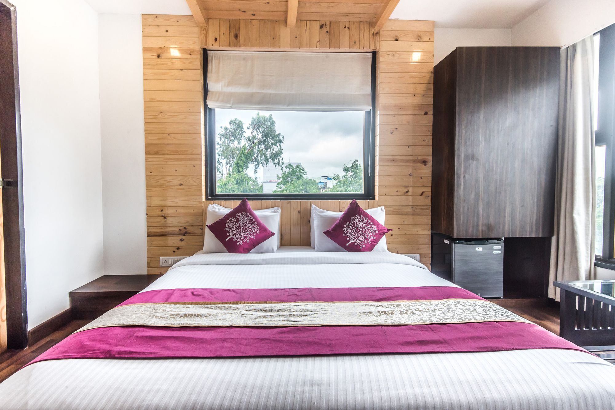 נאווי מומבאי Oyo 78245 Collection O Hotel Crown Inn מראה חיצוני תמונה