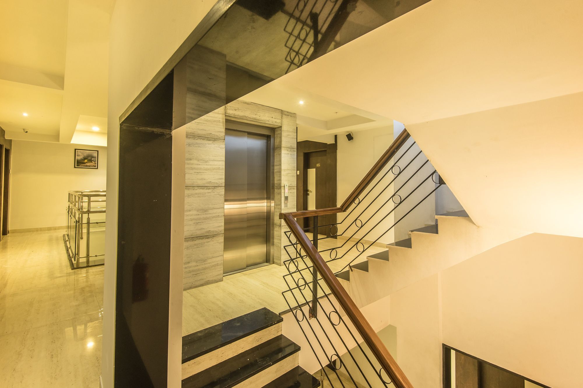 נאווי מומבאי Oyo 78245 Collection O Hotel Crown Inn מראה חיצוני תמונה